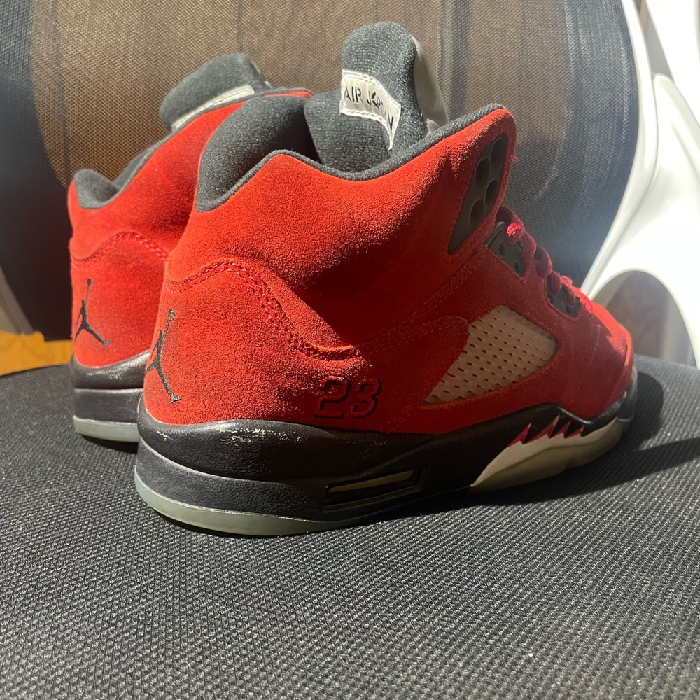 Air Jordan 5 Raging Bull (2021) - Picture 4 of 16